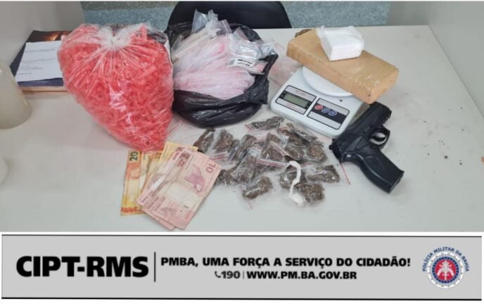 Opera O Da Pm Baiana Encontra Drogas E Simulacro De Arma De Fogo